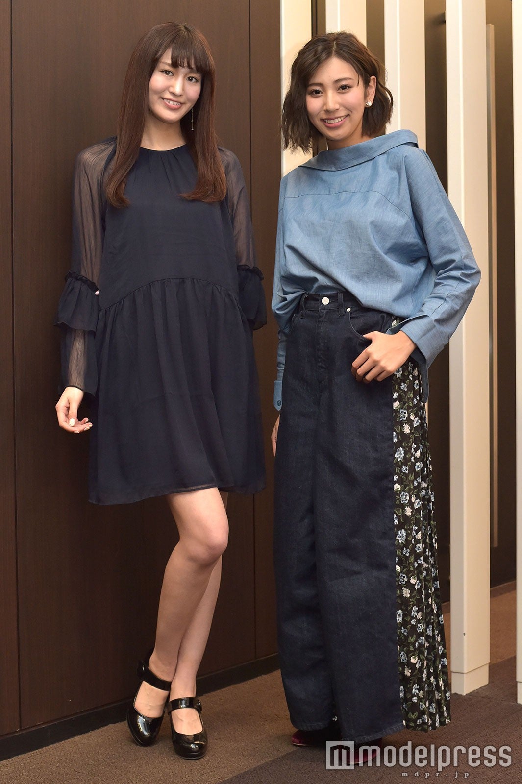 舞台裏に直撃／坂本くるみ、古賀あかね（C）モデルプレス