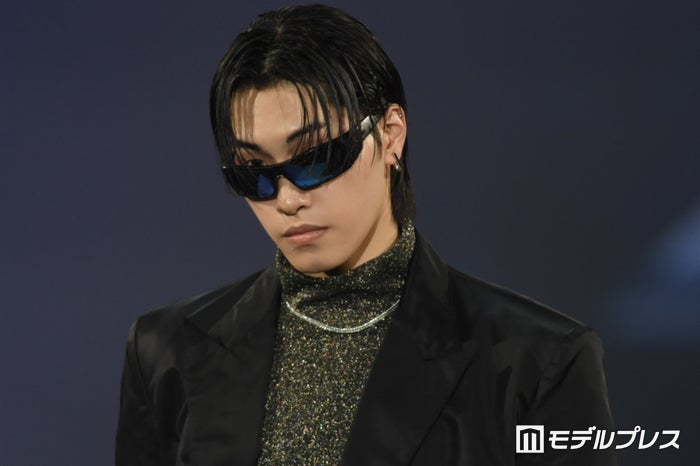 OCTPATH西島蓮汰がランウェイデビュー サングラス姿がクール【札幌コレクション2024SS】