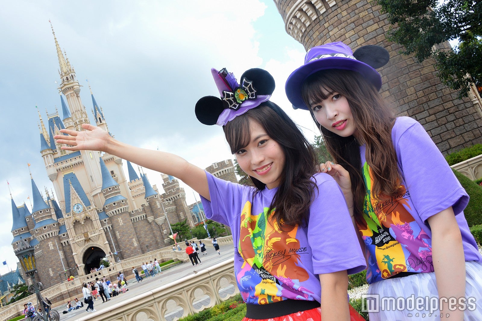 モデル：山本沙樹（左）、田方萌子（右）／（C）モデルプレス