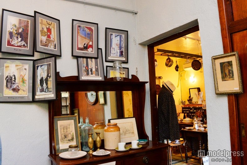 絵画、キッチンウェア、アパレルと多様なアイテムが揃う