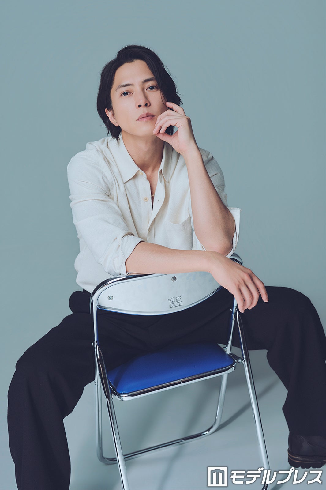 山下智久（C）モデルプレス／ヘアメイク：北一騎／スタイリスト：櫻井賢之［casico］／衣装（※すべて税込）シャツ￥51,700、パンツ￥75,900、ブーツ￥136,400、すべてアワー レガシー（エドストローム オフィス：03-6427-5901）、その他スタイリスト私物