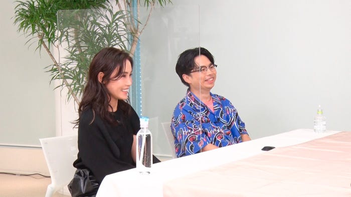 左から)山口紗弥加、浜野謙太 (C)フジテレビ