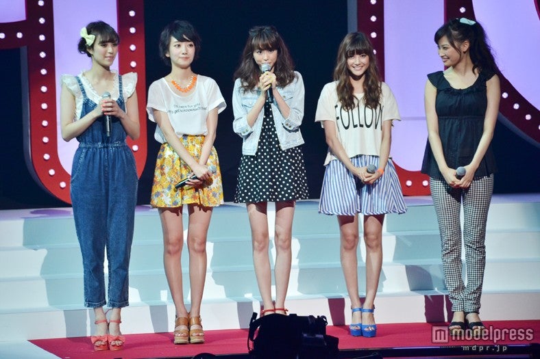 （左から）岡本あずさ、波瑠、桐谷美玲、佐藤ありさ、大政絢