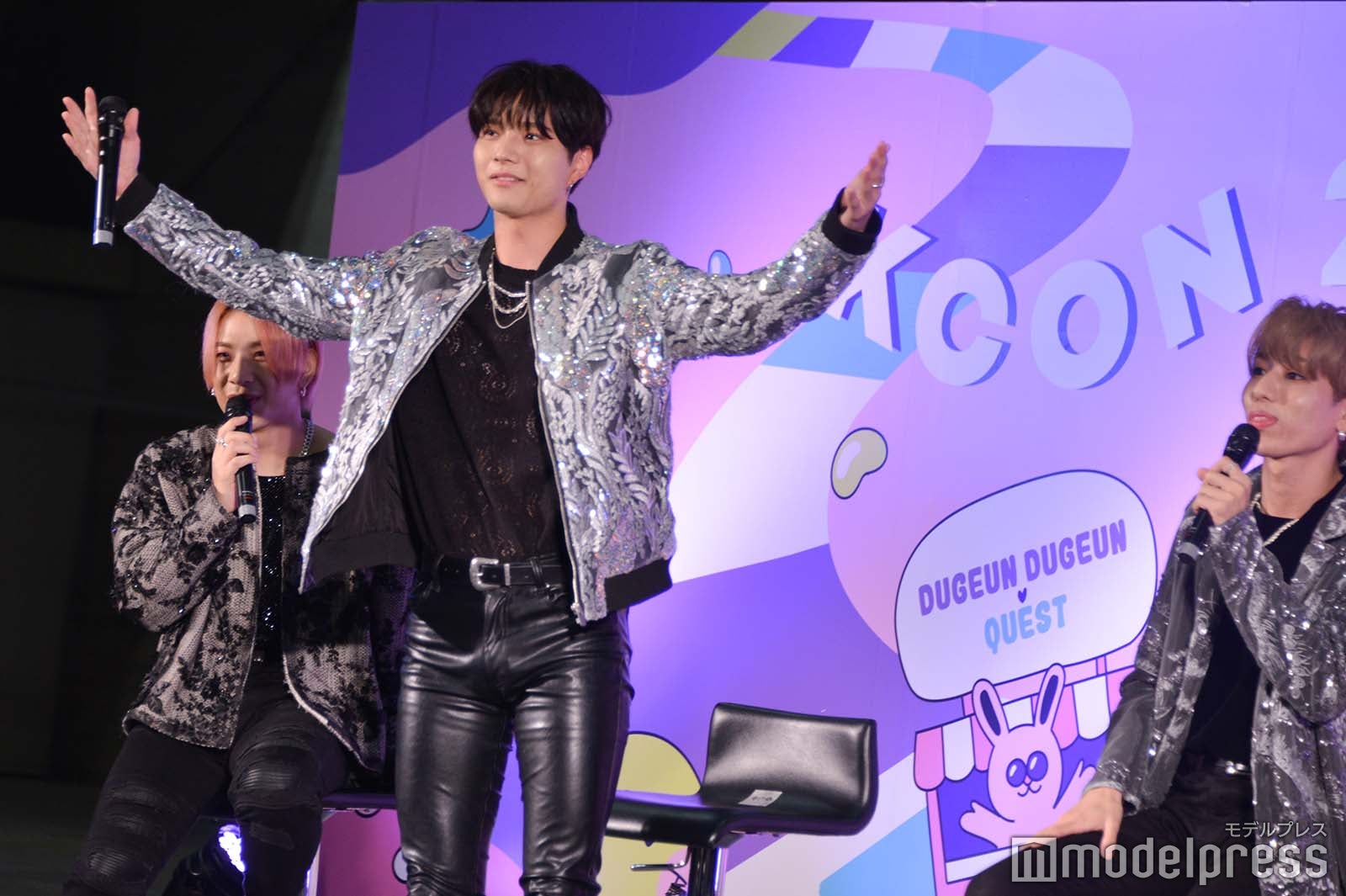 拍手を受け止める中川勝就 （C）モデルプレス