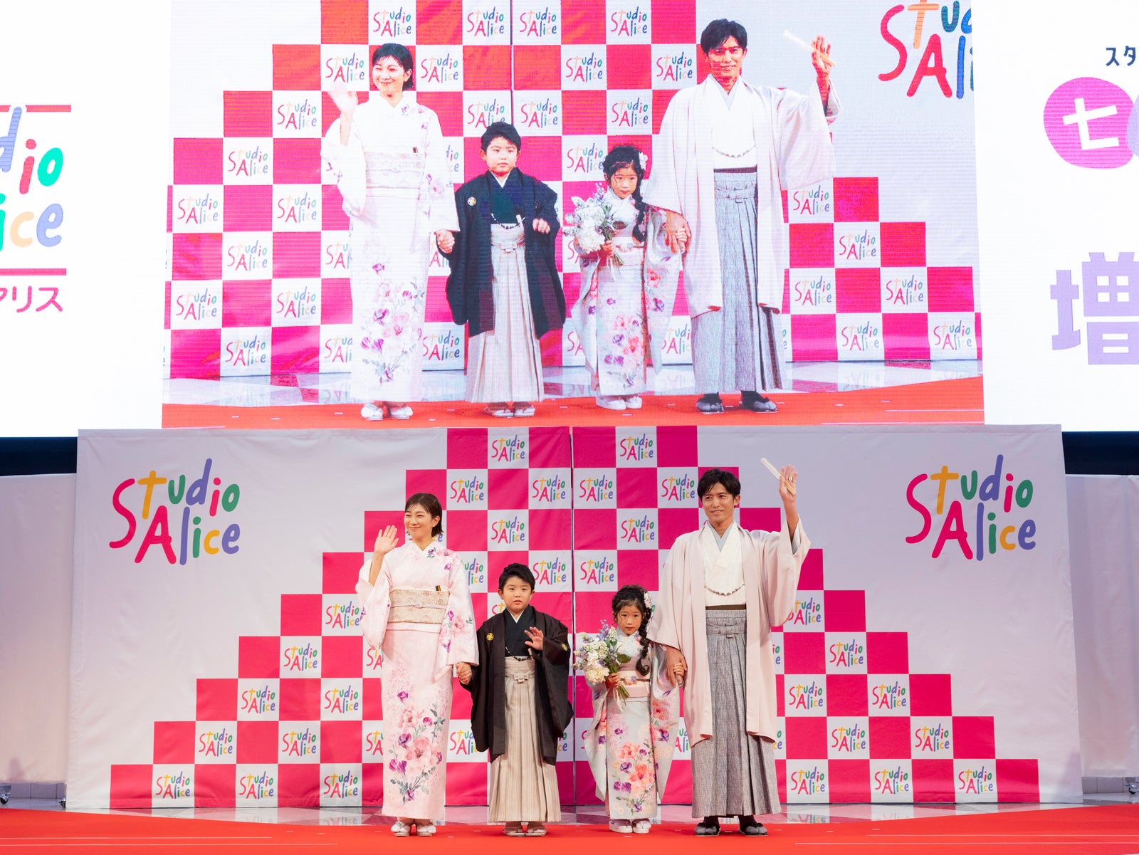 （左から）潮田玲子、長男・りゅうせいくん、長女・みれいちゃん、増嶋竜也（提供写真）