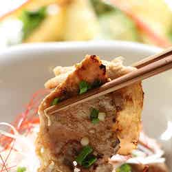 自家製味噌やごぼうなどが入った付け合せもセットで薬膳効果たっぷり