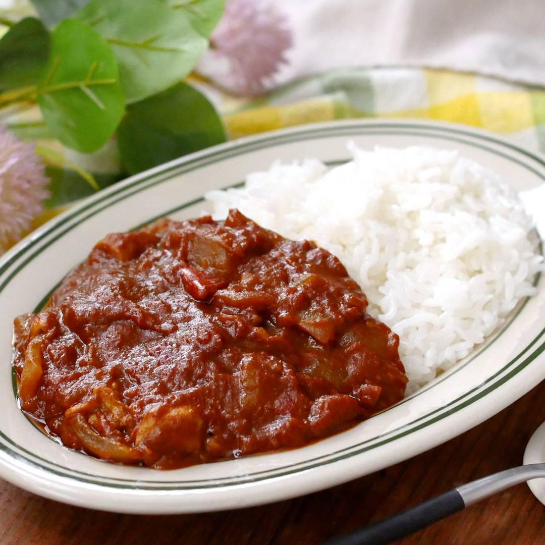 旨み凝縮！トマト缶で作る無水カレー