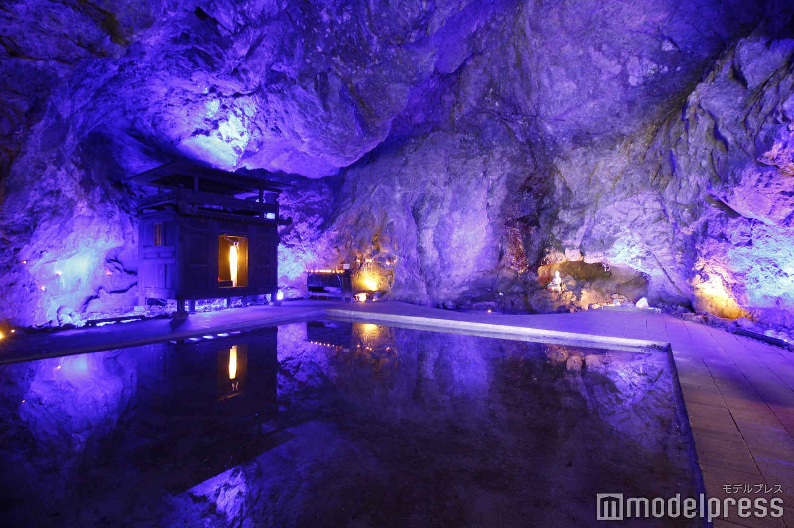 洞窟内は波の高い日は立ち入り禁止になることも（C）モデルプレス