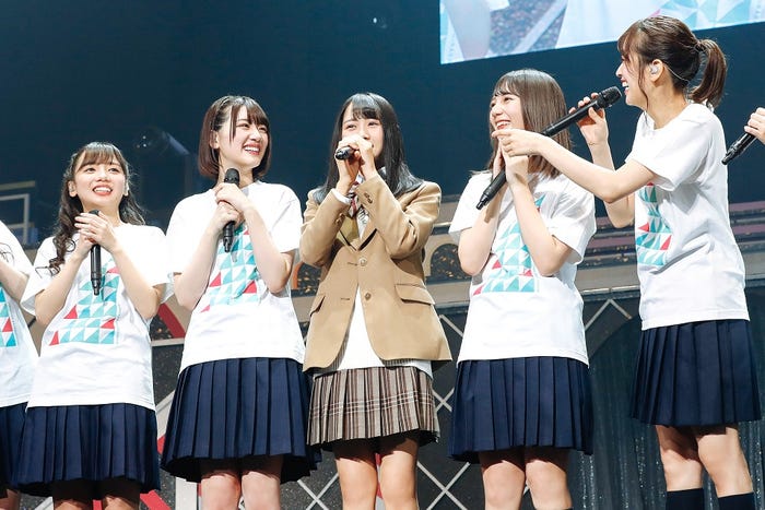 齊藤京子、佐々木美玲、上村ひなの、小坂菜緒、佐々木久美/「けやき坂46 ひらがなくりすます2018」(カメラマン:上山陽介)