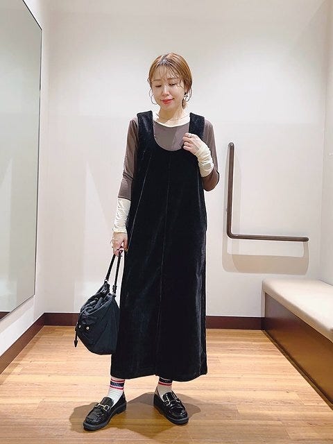 黒ジャンパースカートコーデ1