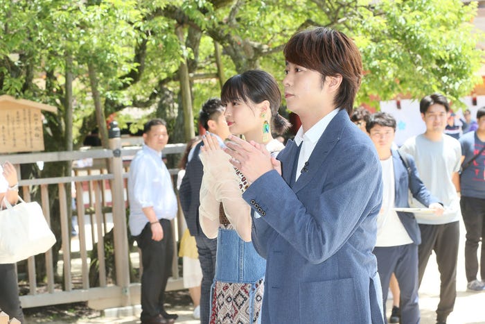 太宰府天満宮を参拝(C)2018「ラプラスの魔女」製作委員会