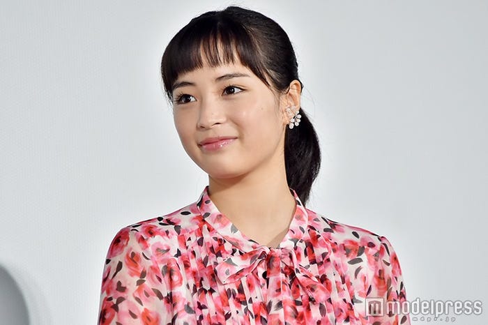 <ファッションチェック>サクラ色メイクが可愛い/広瀬すず(C)モデルプレス