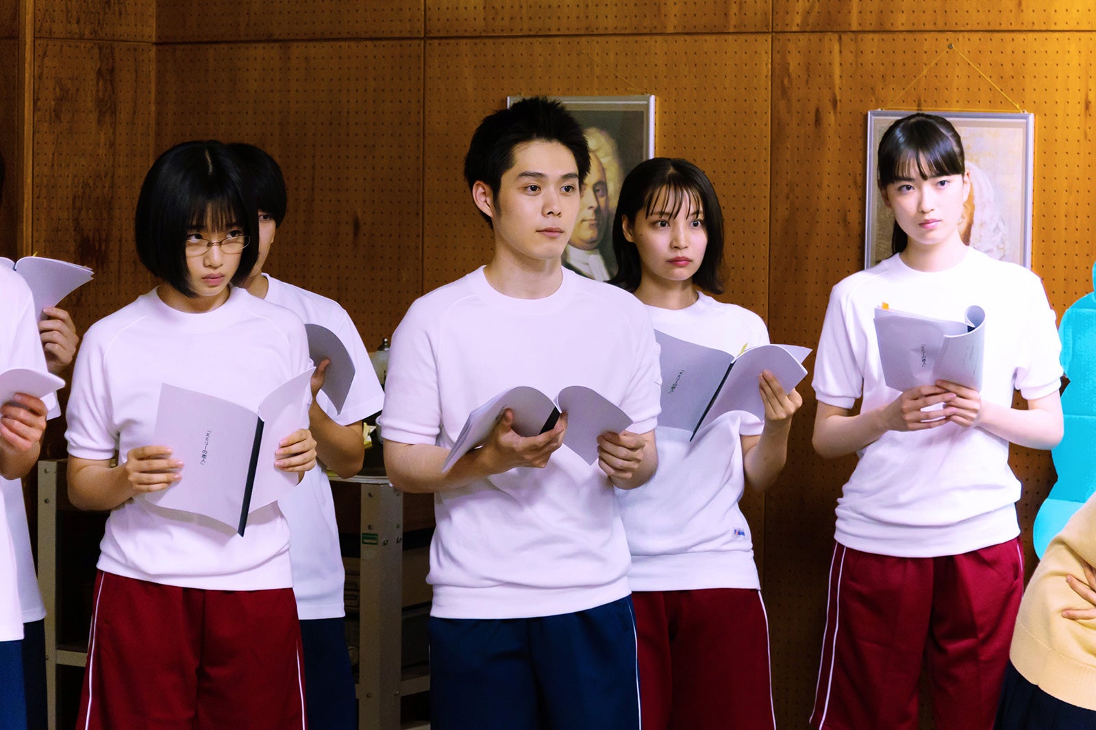 （中央）細田佳央太 （C）2022日活