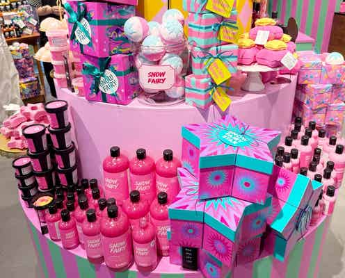 LUSHのクリスマスコレクションがお披露目! 大人気の「スノーフェアリー」シリーズなど全78アイテムをチェックしてきた