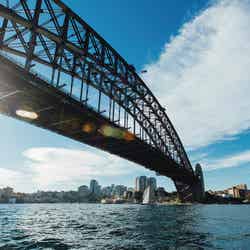 いろいろな角度から眺めたいハーバーブリッジ。船に乗って海上からの眺める風景もグレイト/Destination NSW