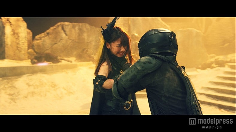 AKB48『僕たちは戦わない』MV場面写真（C）AKS