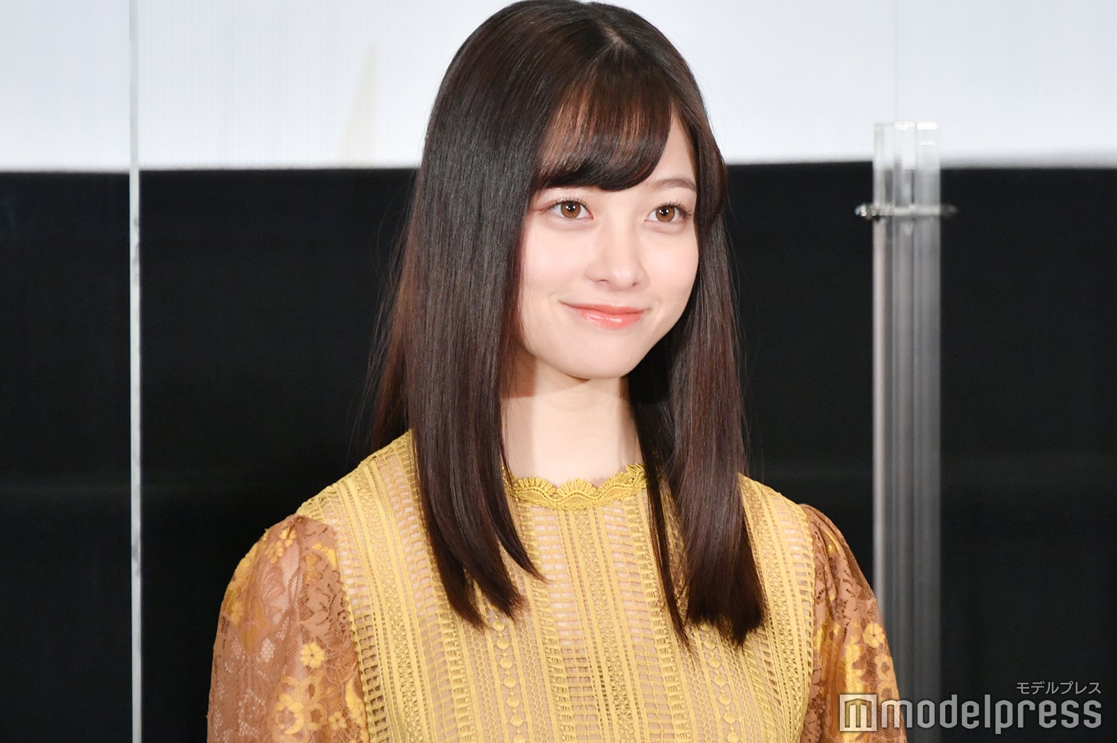 橋本環奈 浜辺美波のやり取りに反響殺到 コラボインスタライブに期待集まる モデルプレス