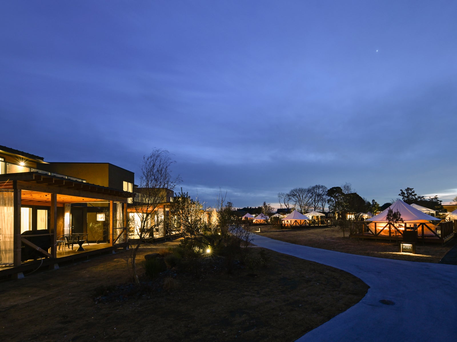 千葉にアウトドア宿泊施設「THE FARM スロウマウンテン成田」コテージやテントの客室＆豊富なアクティビティ