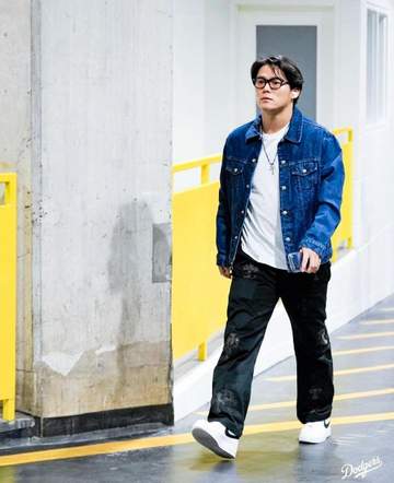 山本由伸 デニムジャケットがめちゃオシャレ！球団も特別ムービー作成「WSMVPがトロントに帰還」今季初5連勝へ 岡本和真とも対決