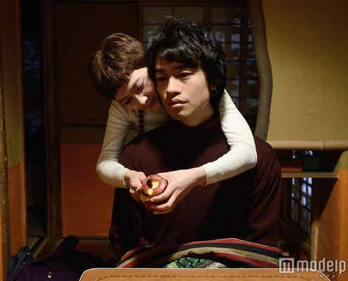 斎藤工と初の濡れ場で話題の遠藤新菜、今度は“バックハグ”で密着