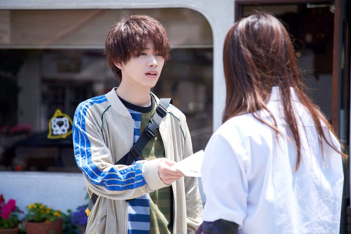 宮世琉弥、高橋メアリージュン (C)2022 真鍋昌平・山崎童々・小学館/ドラマ「闇金サイハラさん」製作委員会・MBS 監督:山口雅俊 土岐洋介