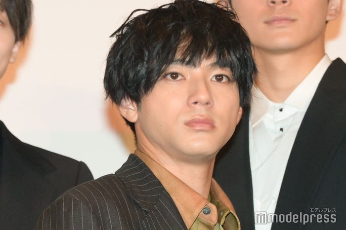 黒髪の山田裕貴(C)モデルプレス