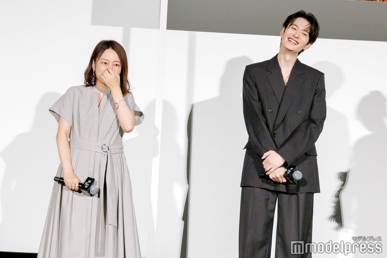 塚原あゆ子監督、岡田将生（C）モデルプレス