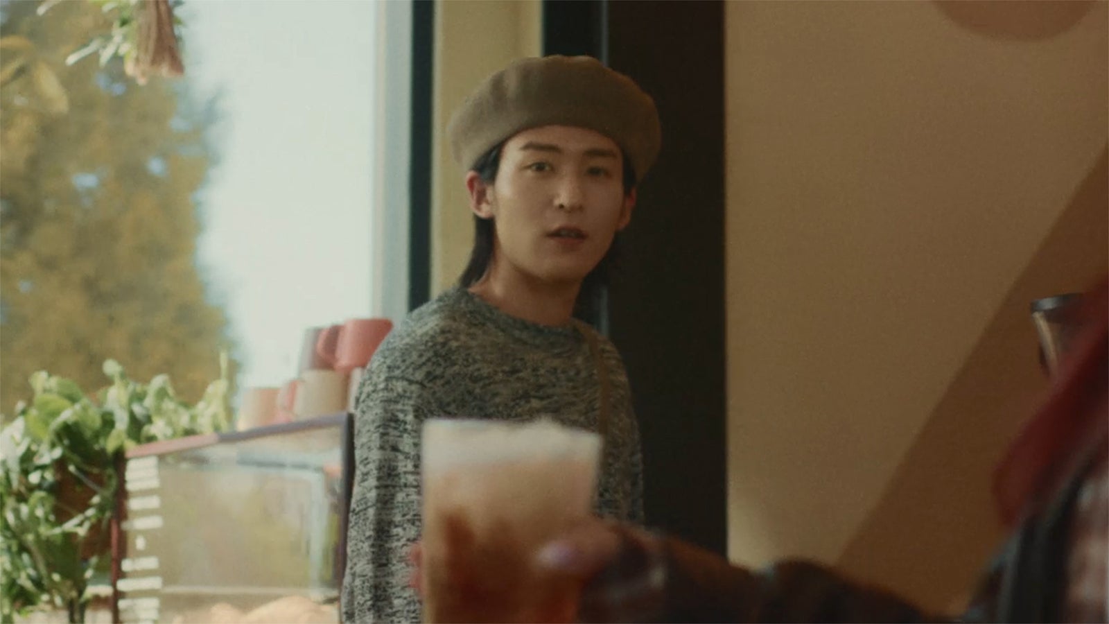 目黒蓮新CM「紅茶のラテ」篇（提供写真）