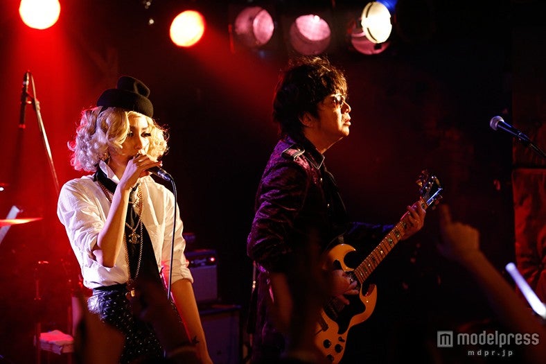 クール＆SEXYに魅了（左）／（C）川田洋司