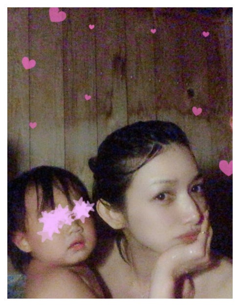 子供と入浴中の後藤真希／後藤真希オフィシャルブログ（Ameba）より