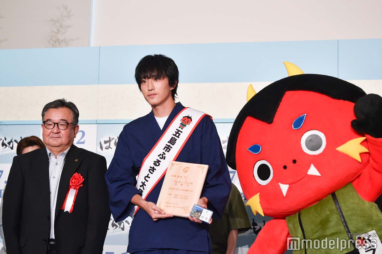 久保実氏、杉野遥亮、バラモンちゃん（C）モデルプレス