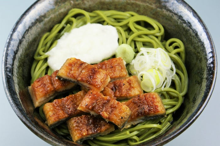 昨年準グランプリに輝いたうなぎとろろ茶そば／画像提供：日本アクセス