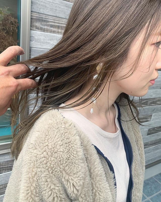 ロングヘア インナーカラー で垢抜け 大人女性も挑戦しやすい色って モデルプレス ロングヘア インナーカラー で垢抜け 大人女性も挑戦しやすい色って モデルプレス