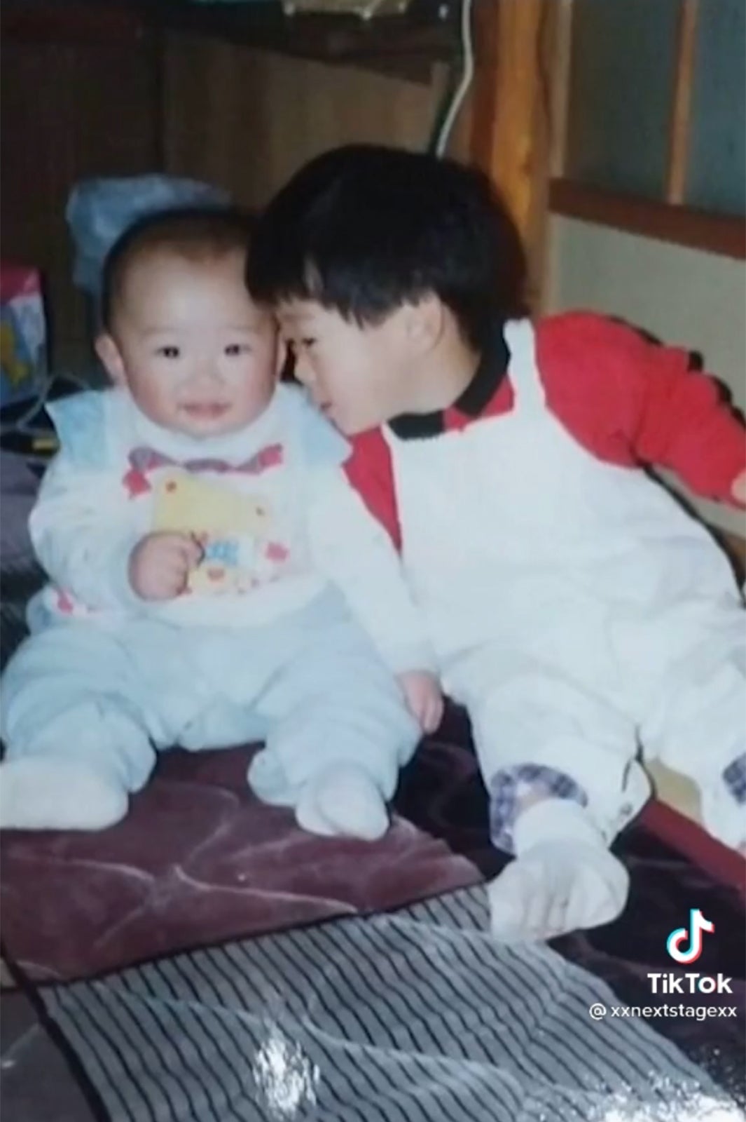 ヒカル、実兄・まえっさんと幼少期ショット再現 みっき～リクエストで実現｢可愛すぎ｣の声集まる