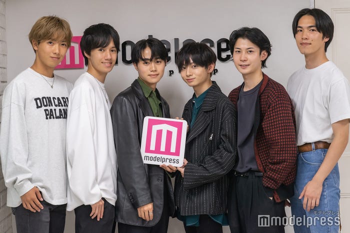 「慶應ボーイコンテスト2022」ファイナリスト/村主悠紀さん、玉川和眞さん、村田一真さん、片寄翔太さん、片桐尚哉さん、宮内駿さん(C)モデルプレス