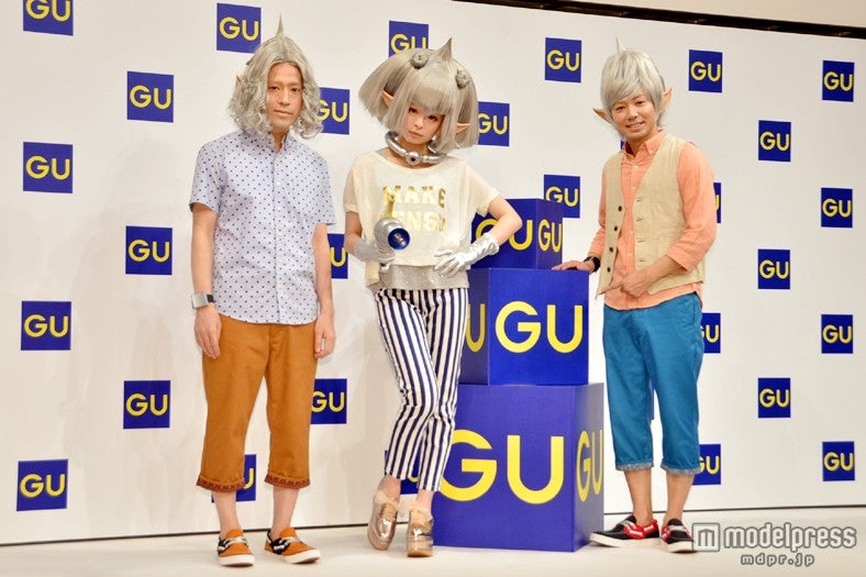 きゃりーぱみゅぱみゅ（中）とピース（右：綾部祐二、左：又吉直樹）