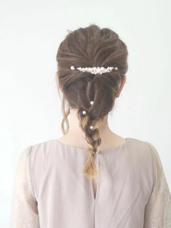 編みおろしアレンジのやり方を解説 結婚式のお呼ばれヘアスタイルにおすすめ モデルプレス