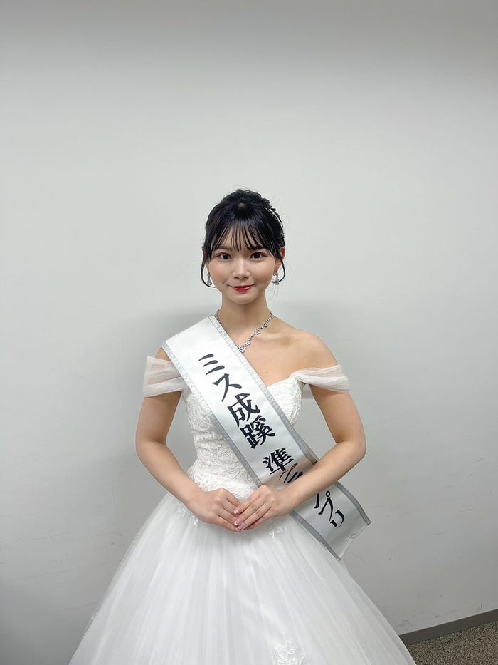 濱崎柚さん「ミス成蹊コンテスト2024」より(提供写真)