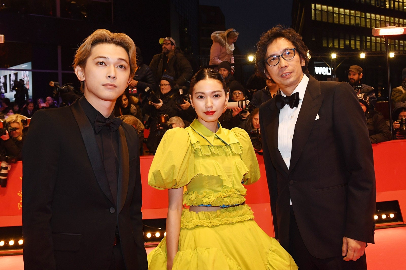 ドイツ・ベルリンで現地時間15日に開催された「ベルリン国際映画祭」にて（左から）吉沢亮、二階堂ふみ、行定勲監督（提供写真）