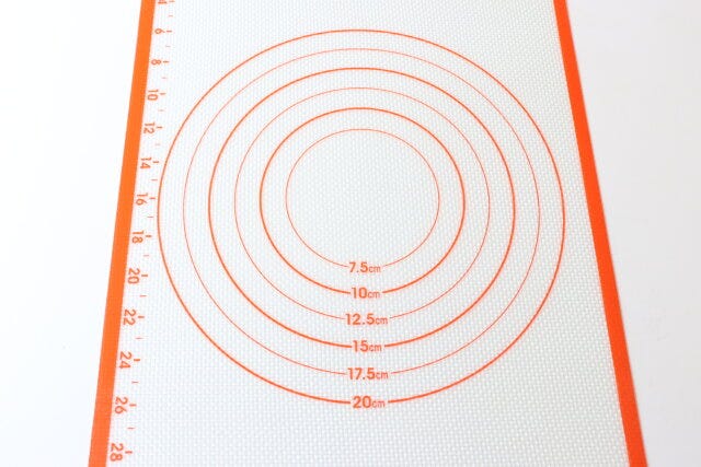 ダイソー　シリコーンマット　円　目盛