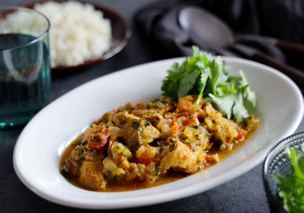 「これならパクチー食べられる…かも！？」高たんぱく＆低カロリー！鶏むね肉とパクチーのカレー