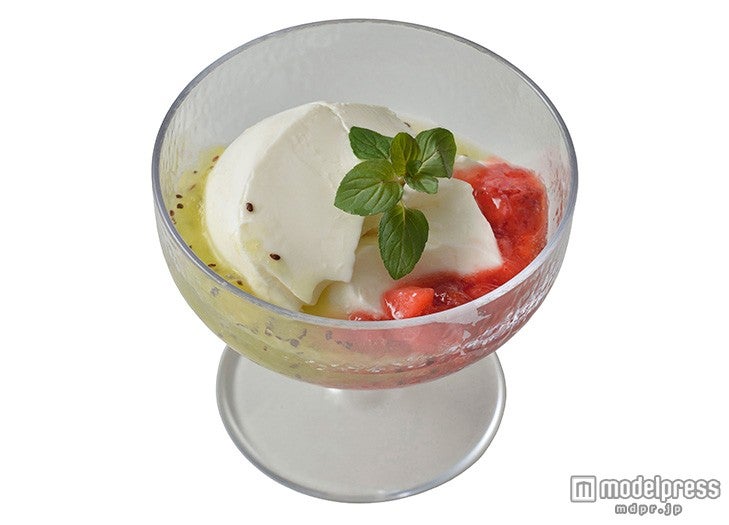 パンナコッタ￥440※4月～9月販売／（C）Disney