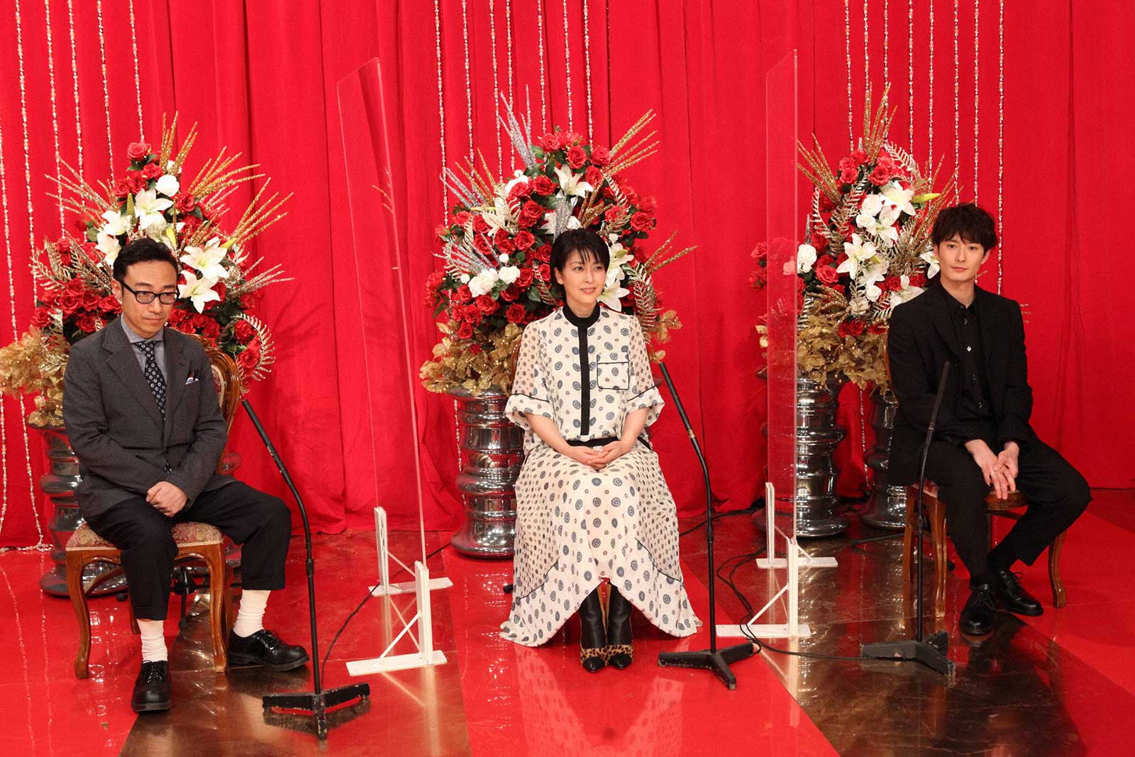 （左から）角田晃広、松たか子、岡田将生 （C）フジテレビ