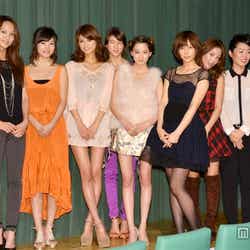 左から:福間文音、池田光咲、東野佑美、カロリナ、河北麻友子、本田翼、大島なぎさ、中村さやか監督