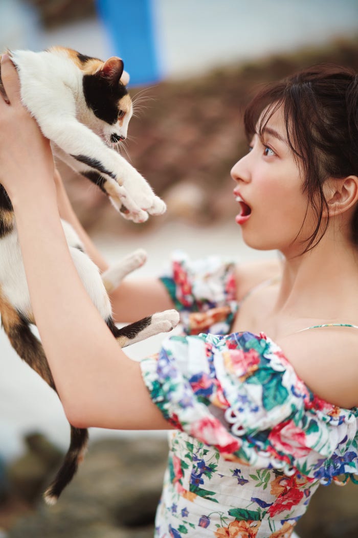 乃木坂46 五百城茉央1st写真集「未来の作り方」紀伊國屋書店限定版裏表紙:撮影/藤原宏