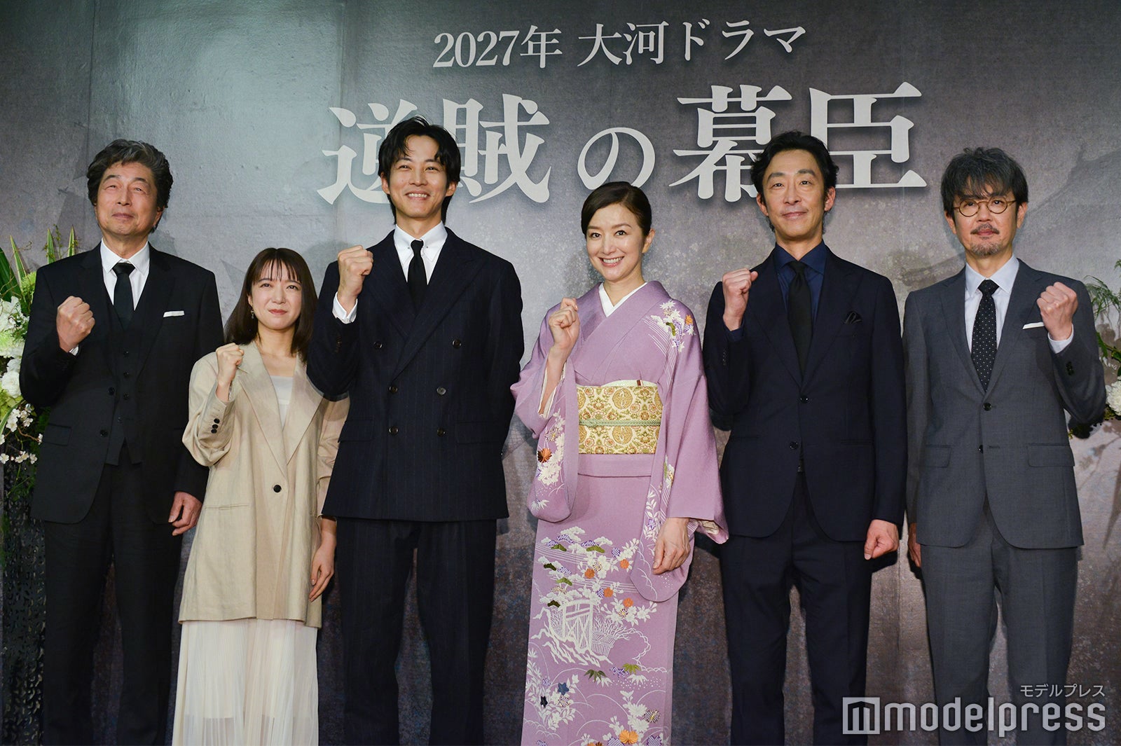 中村雅俊、上白石萌音、松坂桃李、鈴木京香、北村有起哉、岡部たかし（C）モデルプレス