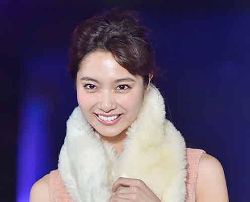 新川優愛、“股下80cm”美脚&“ゆあスマイル”に大歓声<琉球アジアコレクション2015>