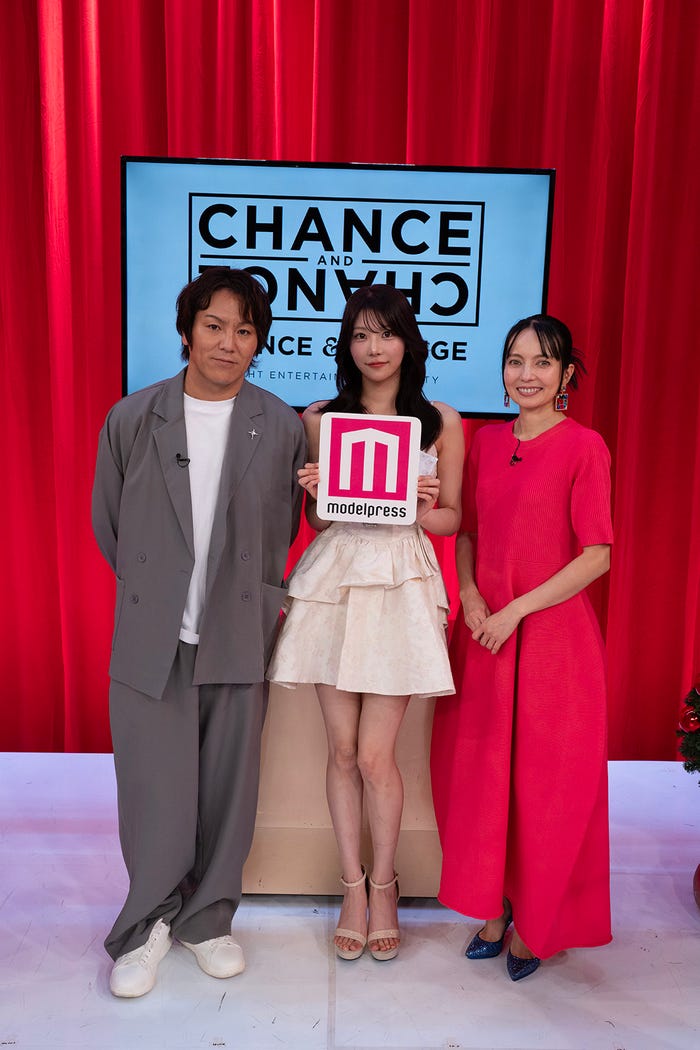 (左から)狩野英孝、かりな、ベッキー(提供写真)