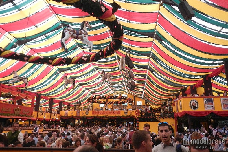 「プレッツェル」と「レープクーヘン」を装飾／画像提供：横浜赤レンガ