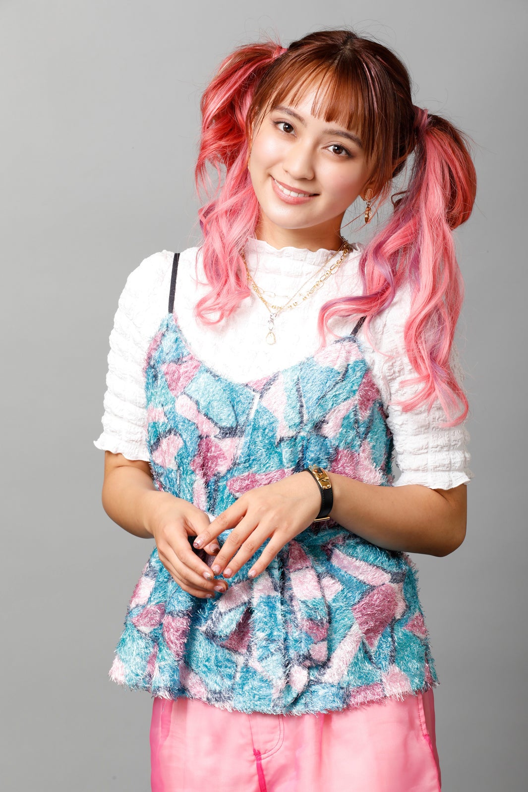 岡田結実、ピンク髪でゴールデンタイム連ドラ初主演決定「最果てから、徒歩5分」ドラマ化＆キャスト発表